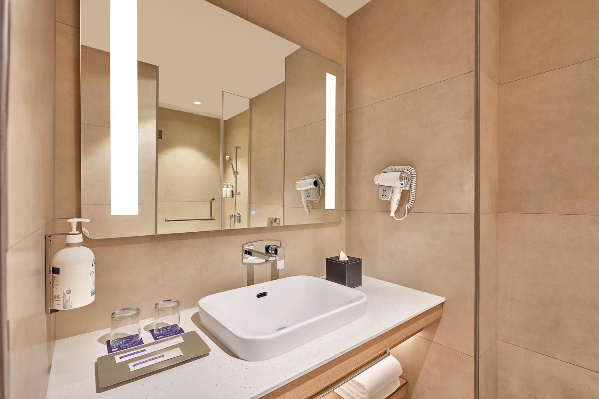 Holiday Inn Express Bengaluru Bommasandra By Ihg Kammasandra Esterno foto