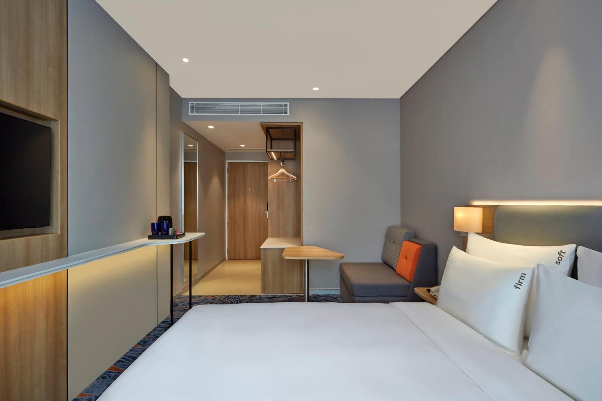 Holiday Inn Express Bengaluru Bommasandra By Ihg Kammasandra Esterno foto