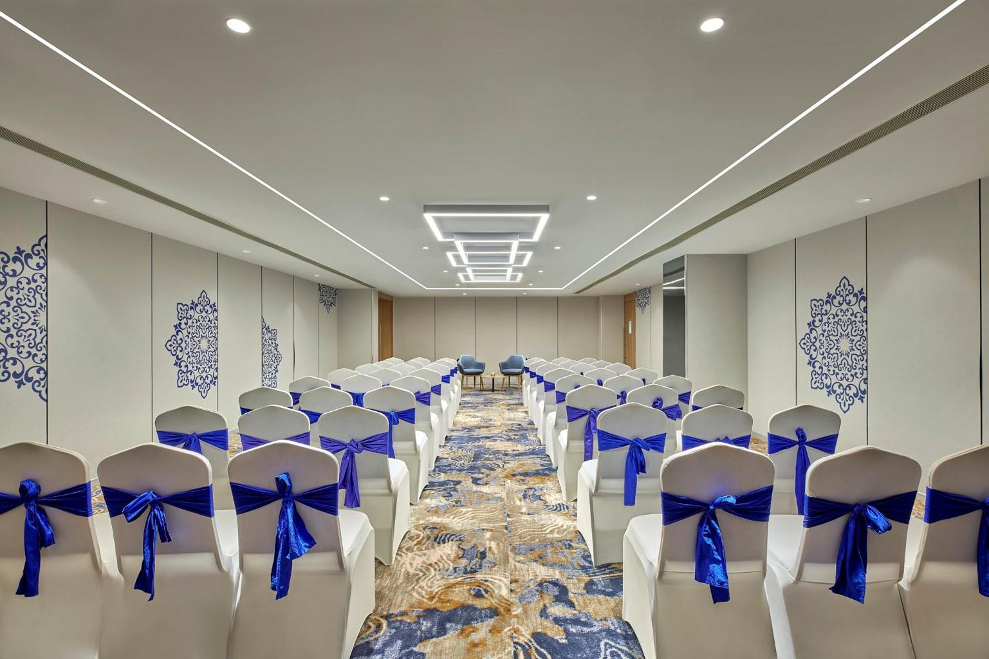 Holiday Inn Express Bengaluru Bommasandra By Ihg Kammasandra Esterno foto