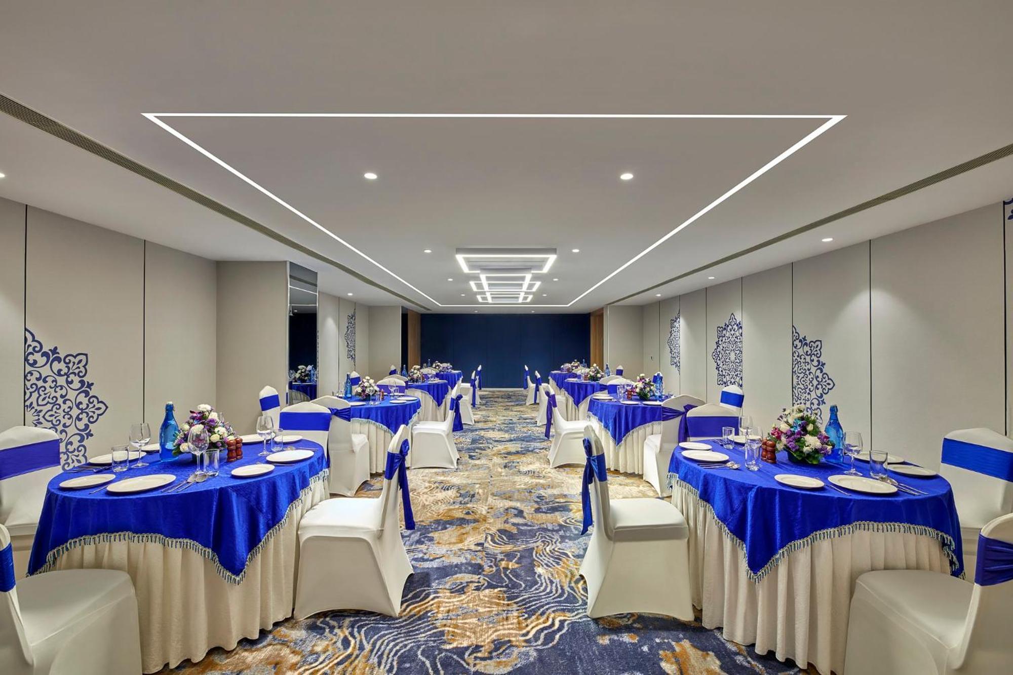 Holiday Inn Express Bengaluru Bommasandra By Ihg Kammasandra Esterno foto