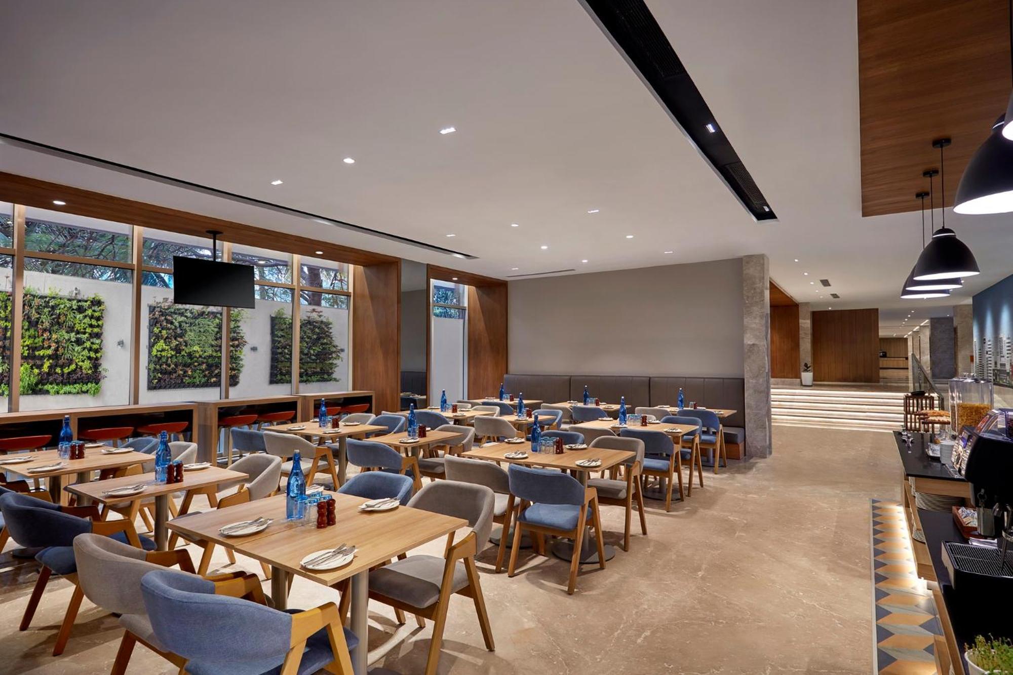 Holiday Inn Express Bengaluru Bommasandra By Ihg Kammasandra Esterno foto