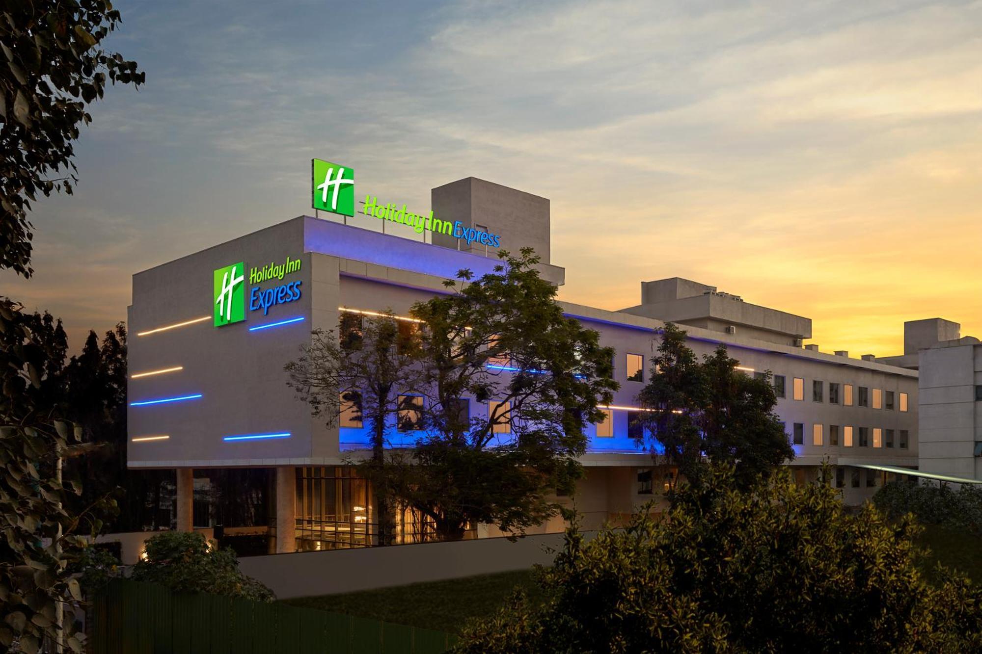 Holiday Inn Express Bengaluru Bommasandra By Ihg Kammasandra Esterno foto